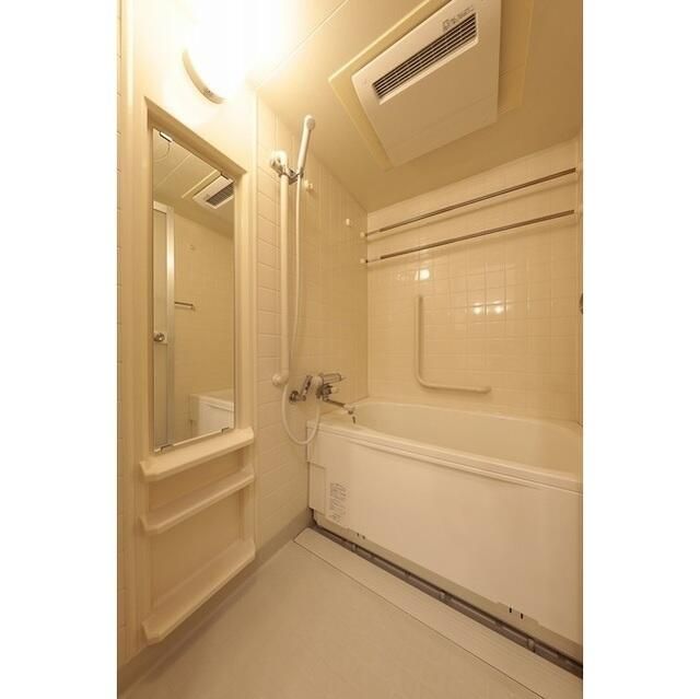 バス・シャワールーム　写真は同タイプ住居です。