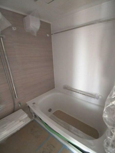 バス・シャワールーム　コンパクトで使いやすいお風呂です