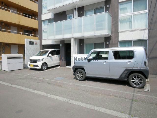 駐車場　駐車場