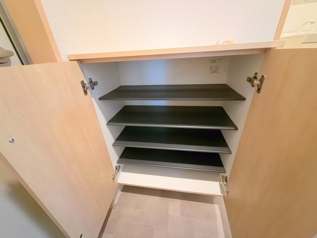 収納　大きいシューズボックスは靴がいっぱい入れれますね。