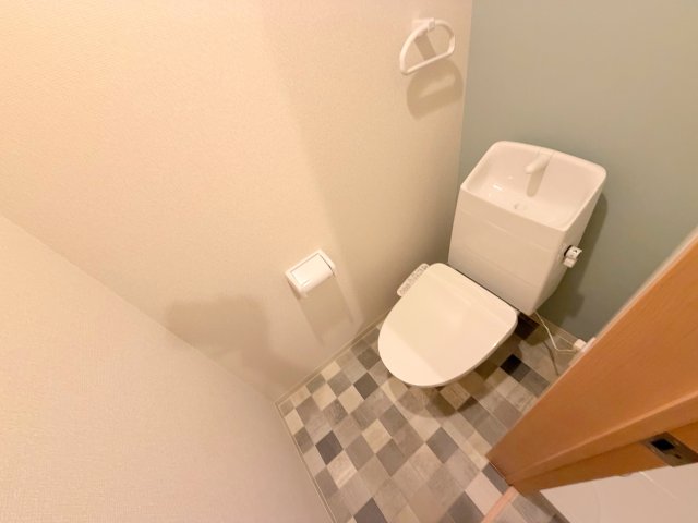 トイレ　綺麗なトイレにはウォシュレット標準装備です。