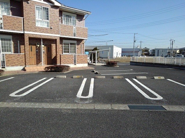 駐車場　車をお持ちの方に嬉しい駐車場付きの物件です