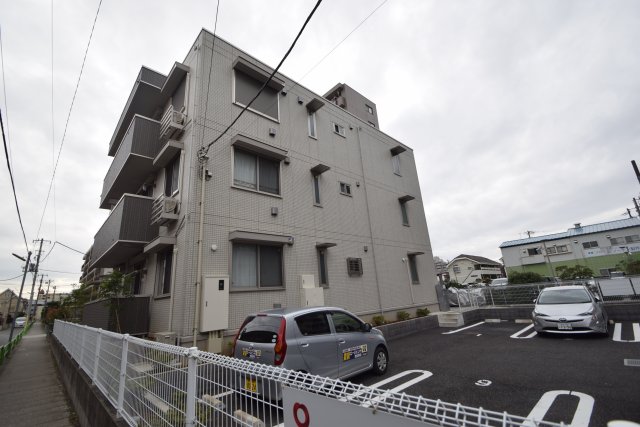 建物外観　外観は落ち着いています・リビングNK原木中山