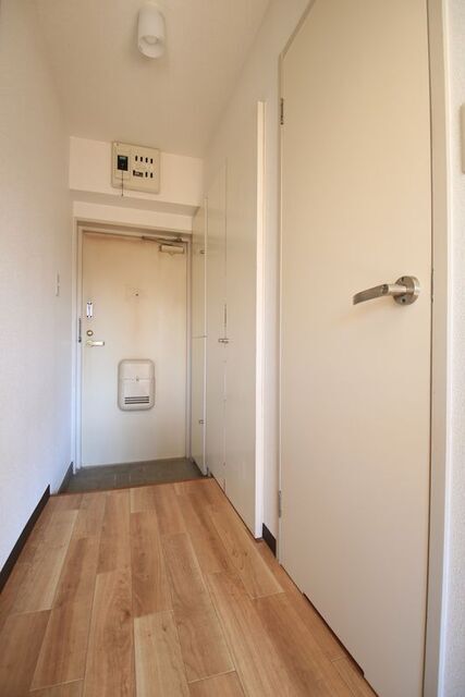 玄関　※別部屋の参考写真の為、原状優先です。
