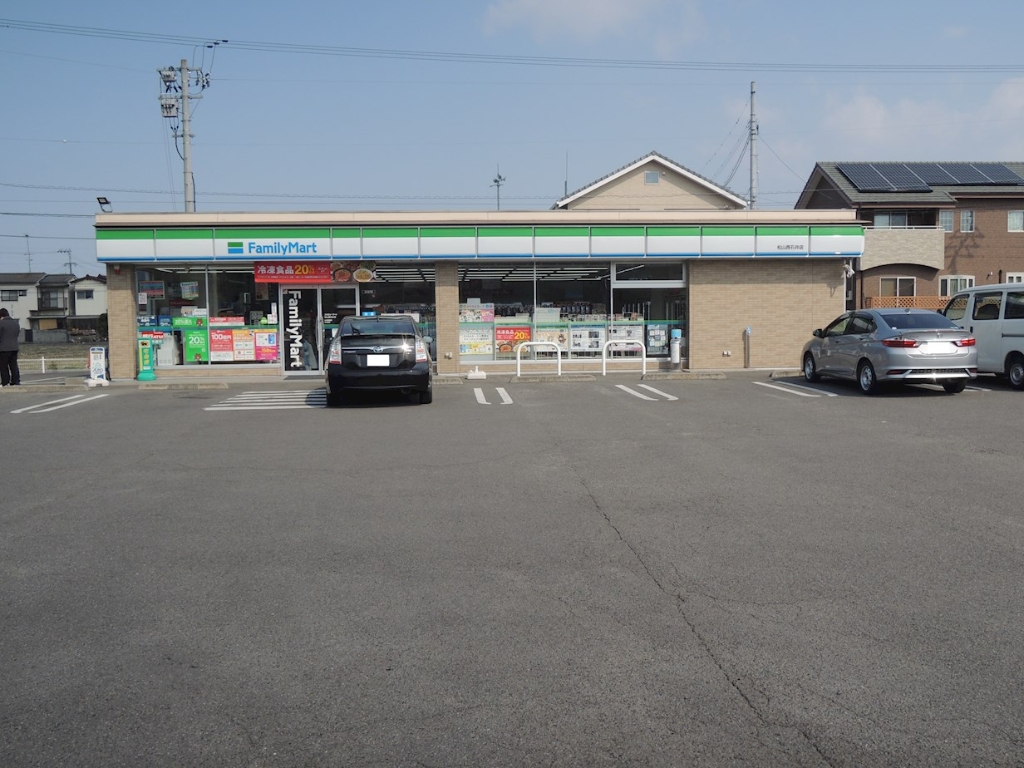 コンビニ　ファミリーマート 松山西石井店（コンビニ）まで608m