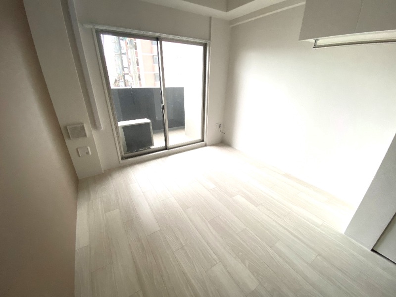 居室・リビング　白を基調にした明るいお部屋です。
