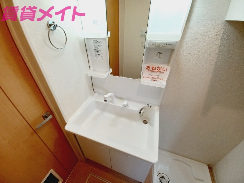 洗面設備　別部屋参考写真です
