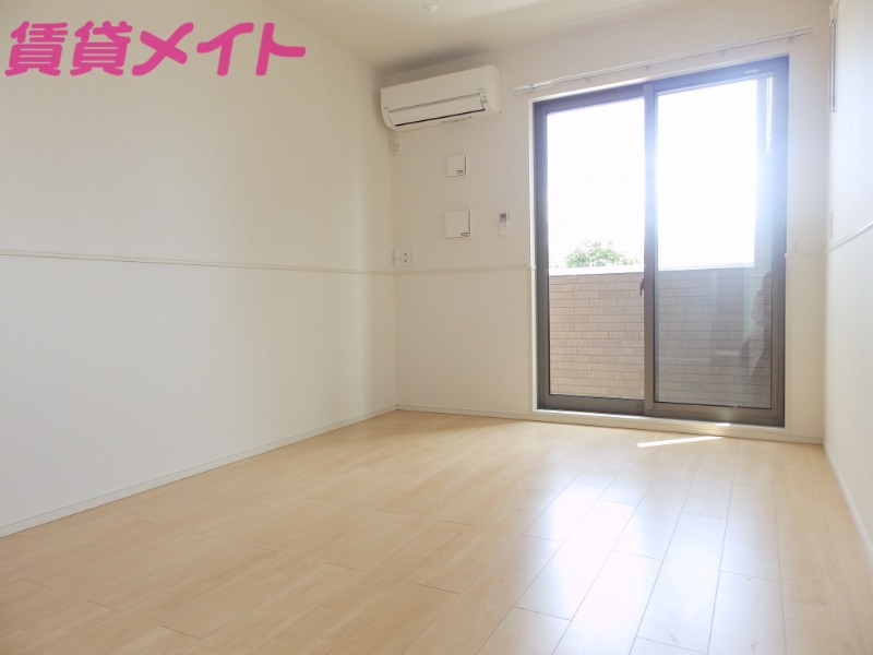 居室・リビング　別部屋参考写真です