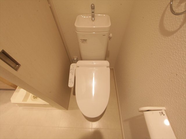 トイレ　温水洗浄暖房便座付トイレ