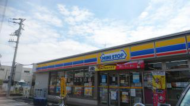 コンビニ　ミニストップ（コンビニ）まで120m