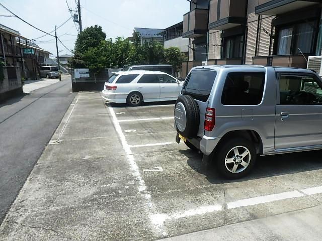 駐車場　敷地内駐車場