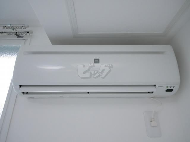 その他設備　夏もカラッと快適♪エアコン付きです！