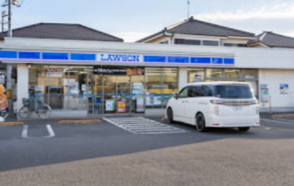 コンビニ　ローソン 伊興本町二丁目店（コンビニ）まで435m