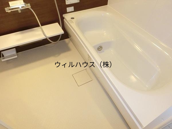 バス・シャワールーム　浴室乾燥機、追焚機能付の広々バスルーム！