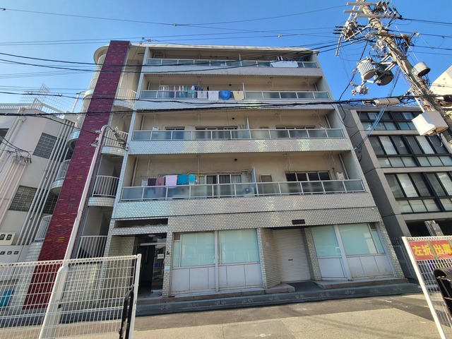 建物外観　シンプルなデザインの外観です