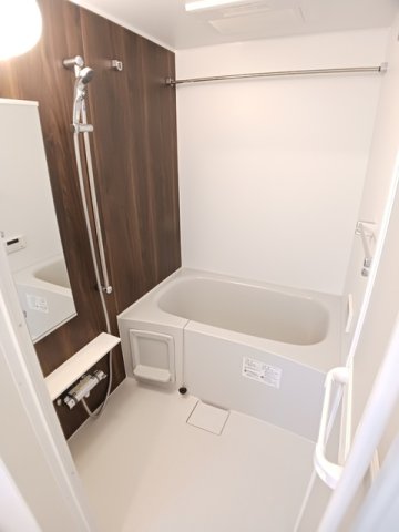バス・シャワールーム　落ち着いた空間のお風呂です