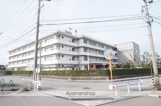 中学校　北鳴中学校（中学校）まで279m