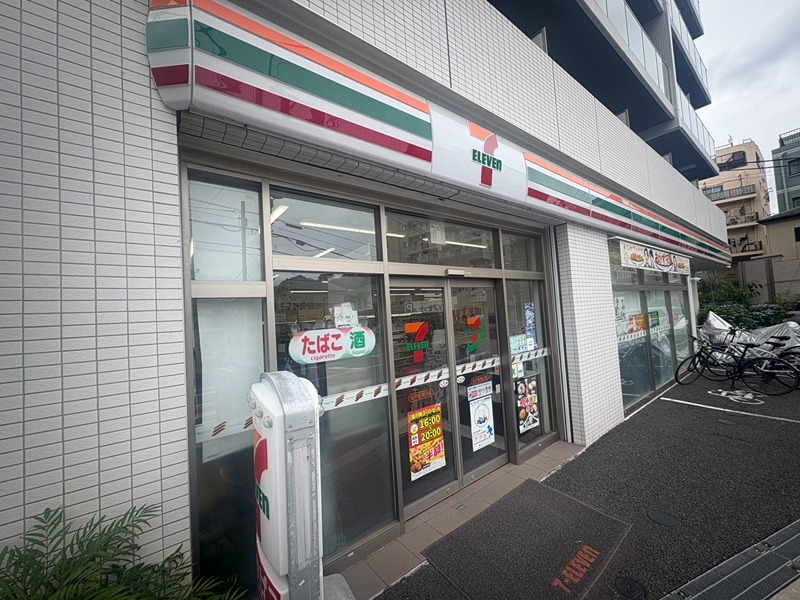 コンビニ　セブンイレブン 松戸駅東口店（コンビニ）まで714m