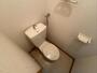 トイレ　こちらはトイレです。清潔感があり、安心して使用できます。