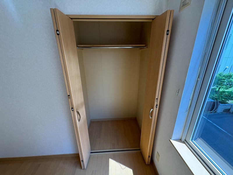 収納　寝室の収納です。部屋がすっきり片付きます。