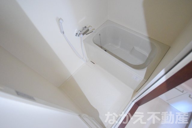 バス・シャワールーム　落ち着いた空間のお風呂です