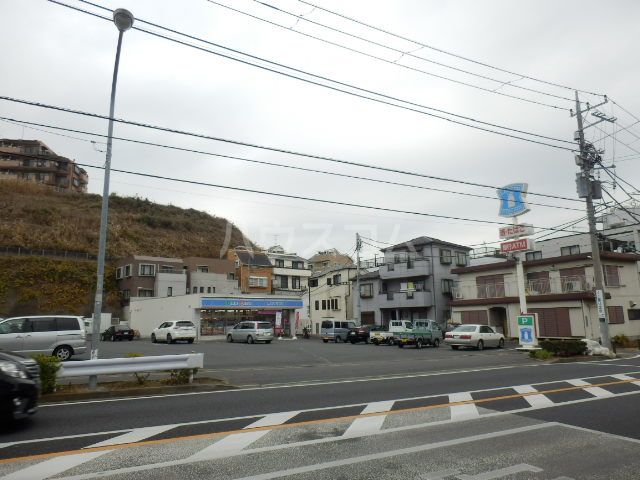コンビニ　ローソン 横浜永田南一丁目店（コンビニ）まで415m