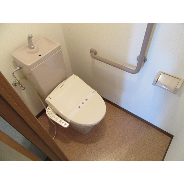 トイレ　シャワートイレです