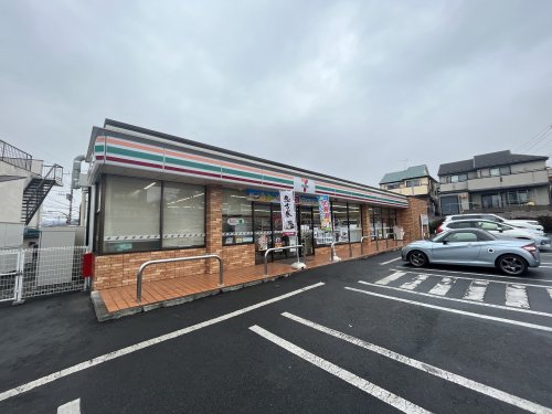 コンビニ　セブン-イレブン 八王子京王片倉店（コンビニ）まで630m