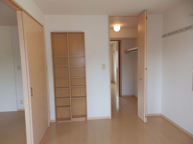 その他設備　壁面収納棚