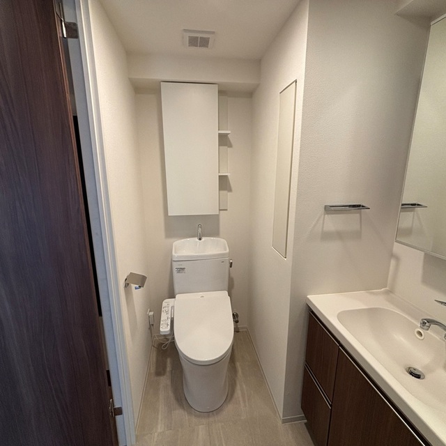 トイレ　※写真は同タイプ住戸です。