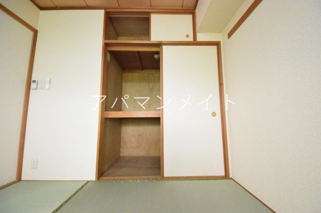 収納　各部屋に収納あります