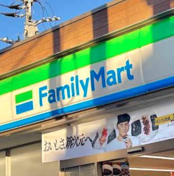 コンビニ　ファミリーマート堀ノ内三丁目水道通り店（コンビニ）まで75m