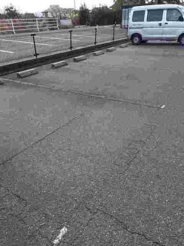 駐車場　駐車場があるので、車を買う予定の方も安心です