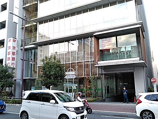 銀行　京都銀行茨木支店（銀行）まで111m