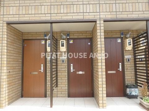 玄関　同物件別部屋