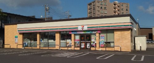 コンビニ　セブンイレブン 室蘭中島町2丁目東店（コンビニ）まで668m