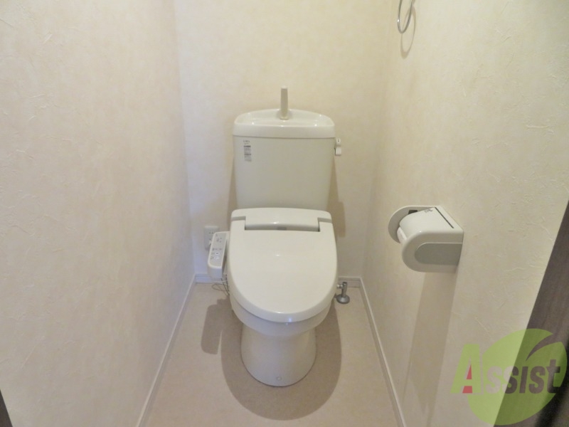 トイレ　温水洗浄便座付きのトイレは、使用しやすくうれしいですね。