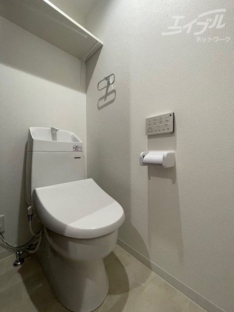 トイレ　洗浄付きトイレになります。