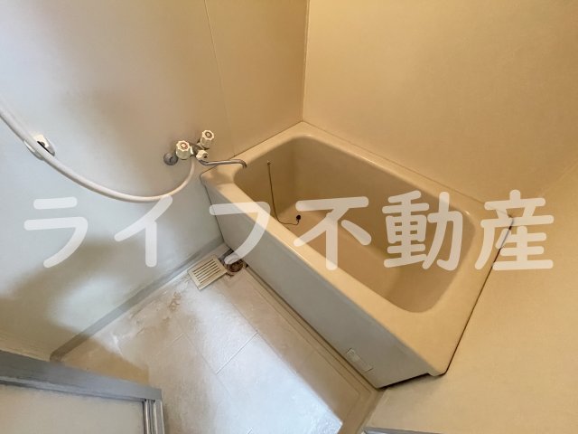 バス・シャワールーム　落ち着いた空間のお風呂です