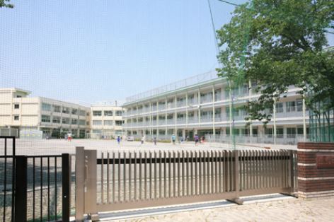 小学校　世田谷区立世田谷小学校（小学校）まで693m