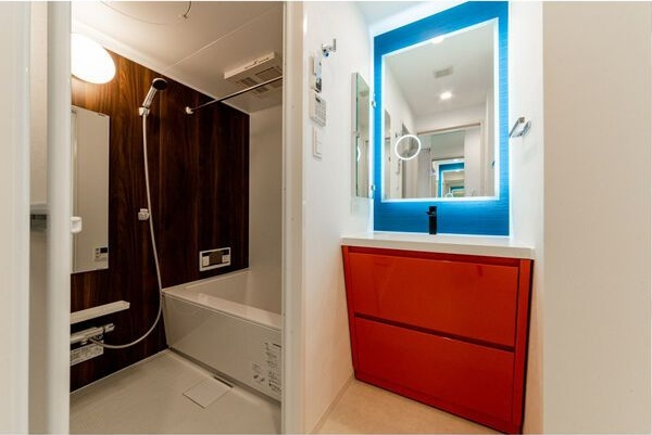 バス・シャワールーム　※写真は同じマンションの違う部屋のものになります。