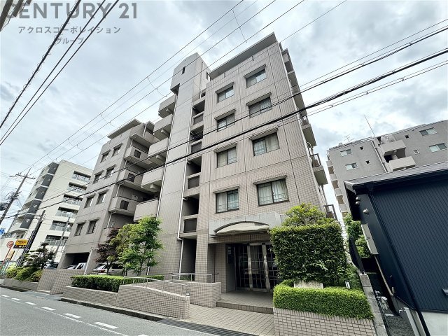 建物外観　オートロックで外部の人間が簡単に出入りできないため安心です。