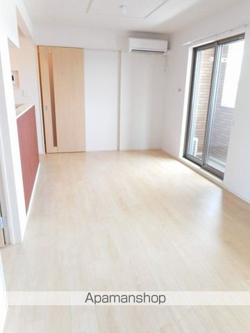 三津屋アパートの居間写真