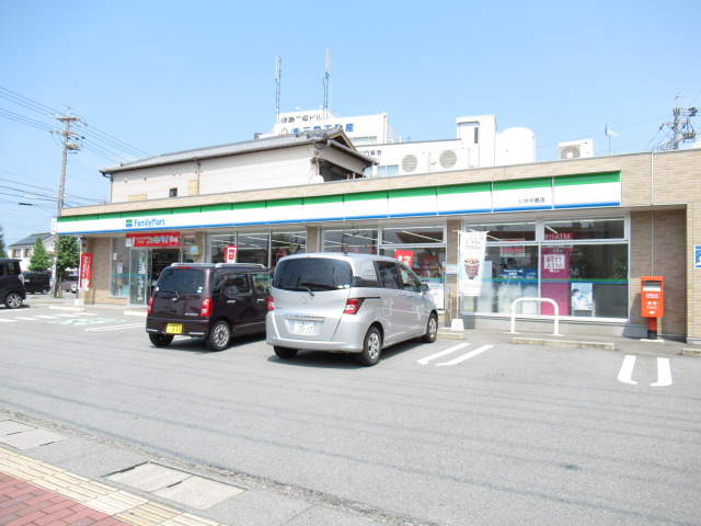 コンビニ　ファミリーマートいせ中島店（コンビニ）まで669m