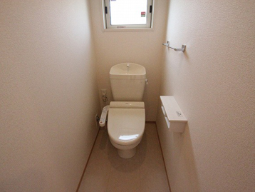 トイレ　温水シャワー付きトイレです