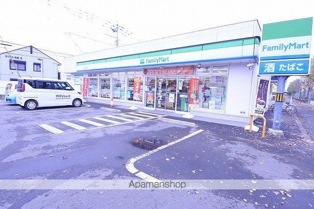 コンビニ　ファミリーマート（コンビニ）まで758m