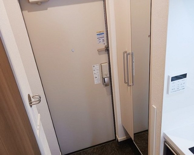 玄関　別部屋同仕様タイプ