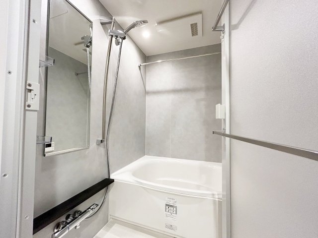 バス・シャワールーム　※別部屋の参考写真です。