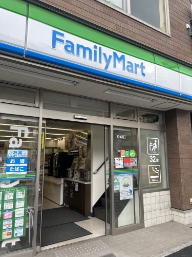 コンビニ　ファミリーマート 品川区役所前店（コンビニ）まで496m