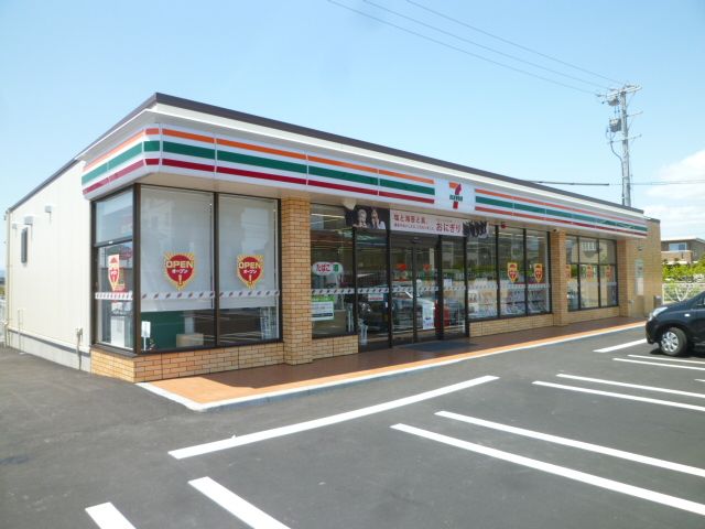 コンビニ　セブンイレブン（コンビニ）まで830m
